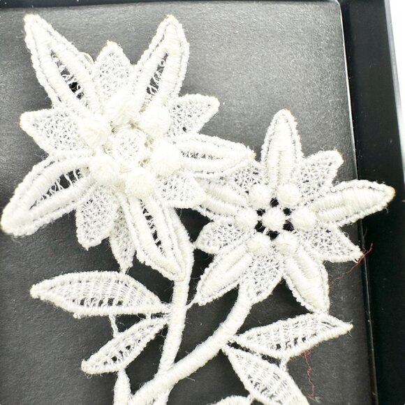 Swiss-Made Edelweiss Lace Brooch Pin All Cotton Floral Design 2 x 2.5 Inches - Picture 2 of 7